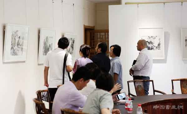 传统水墨金秋画展在京举办 40余幅佳作展东方韵味-“杨连柱、朱英华金秋画展