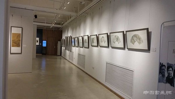 “点秋香”五人展的五色之魅画展在大千画廊美术馆开幕