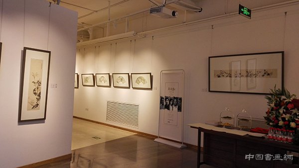 “点秋香”五人展的五色之魅画展在大千画廊美术馆开幕