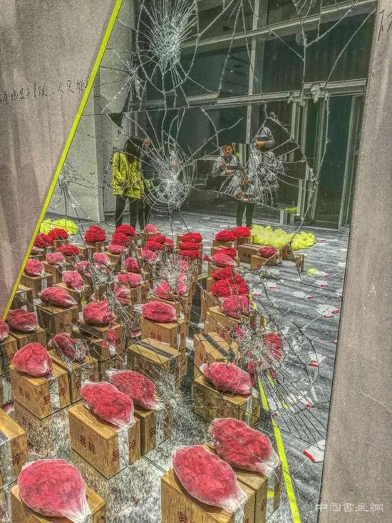 全球中国艺术展人气爆棚:63层写字楼变空中美术馆