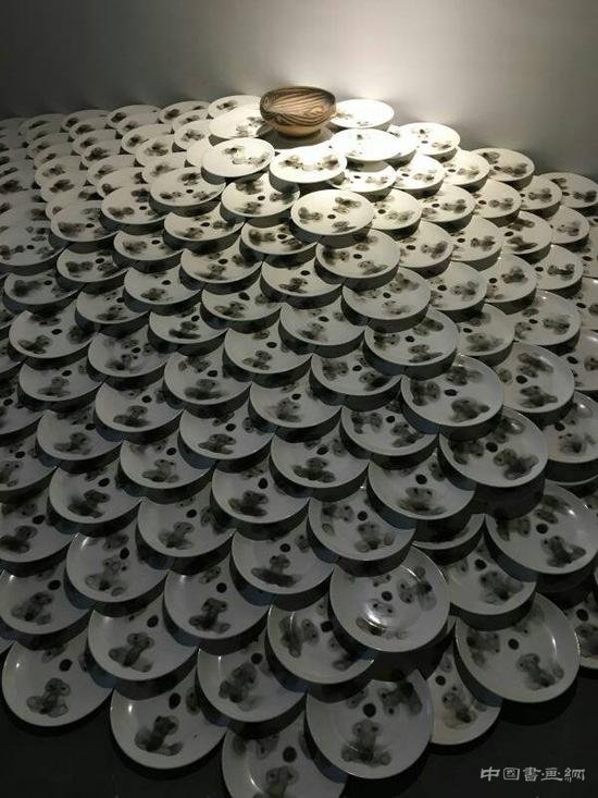 全球中国艺术展人气爆棚:63层写字楼变空中美术馆