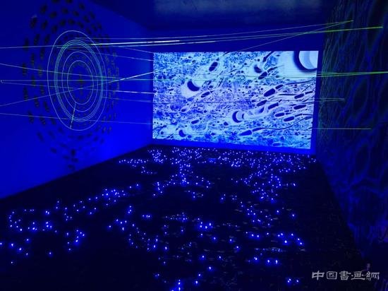 全球中国艺术展人气爆棚:63层写字楼变空中美术馆
