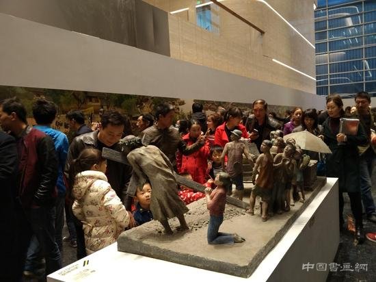 全球中国艺术展人气爆棚:63层写字楼变空中美术馆