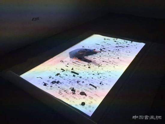 全球中国艺术展人气爆棚:63层写字楼变空中美术馆