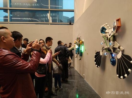 全球中国艺术展人气爆棚:63层写字楼变空中美术馆