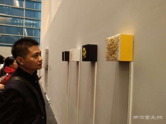 全球中国艺术展人气爆棚:63层写字楼变空中美术馆