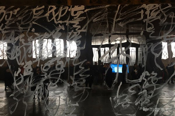 第三届《诗书画》年度展:王冬龄现场书法太庙古今对话