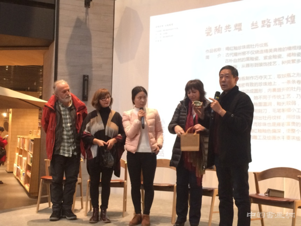 耀州窑与国际陶艺作品交流展在曲江书城举办