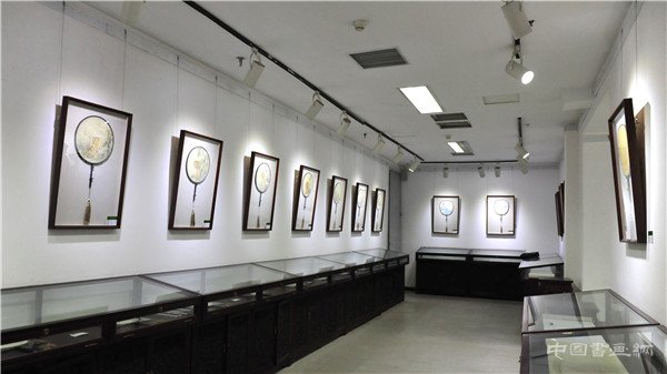 纨扇清风—系列宫扇展(第二期）在北京琉璃厂一得阁丹凤朝阳美术馆隆重开展