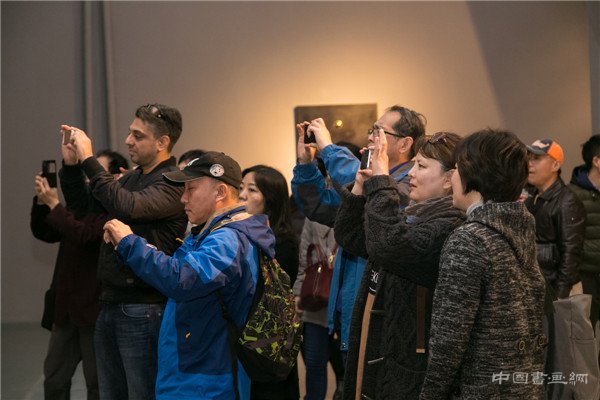 “中国的文艺复兴”李镇休作品展在798杨国际艺术中心隆重开幕