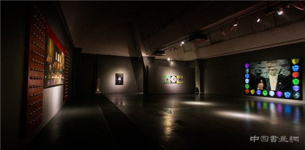 “中国的文艺复兴”李镇休作品展在798杨国际艺术中心隆重开幕