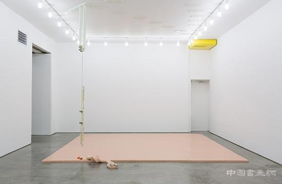 身体的祭坛,时间的难民:马修·巴尼纽约回顾展