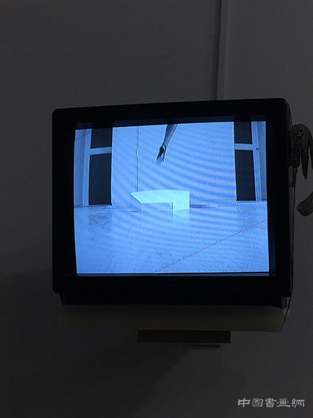 身体的祭坛,时间的难民:马修·巴尼纽约回顾展