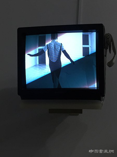 身体的祭坛,时间的难民:马修·巴尼纽约回顾展