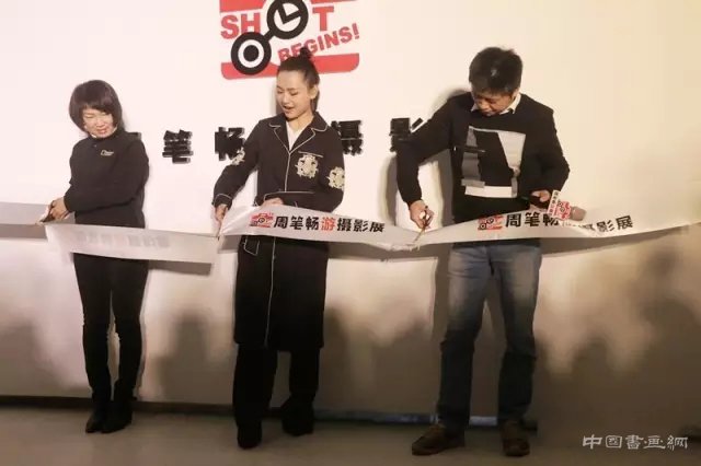 “游”——周笔畅摄影展在798悦美术馆开幕
