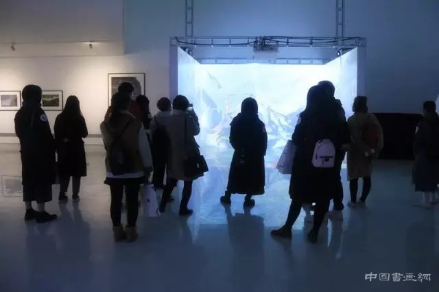 “游”——周笔畅摄影展在798悦美术馆开幕