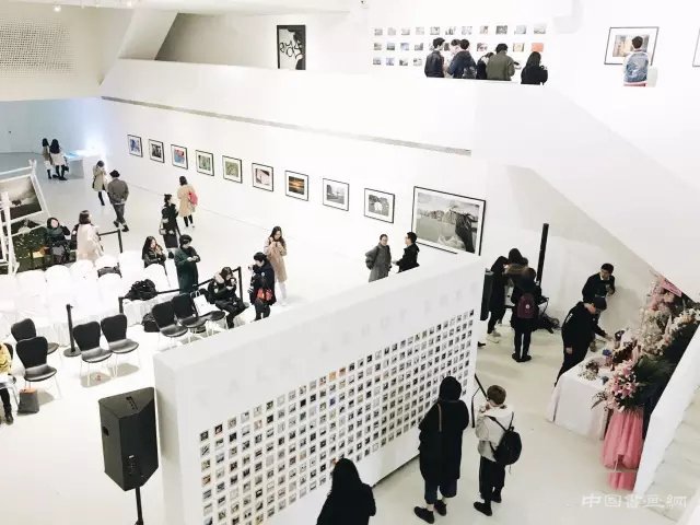 “游”——周笔畅摄影展在798悦美术馆开幕