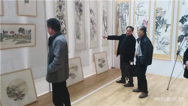 江苏滨海第二届微友暨名家书画邀请展在滨海县体育馆拉开序幕