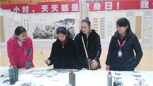 江苏滨海第二届微友暨名家书画邀请展在滨海县体育馆拉开序幕
