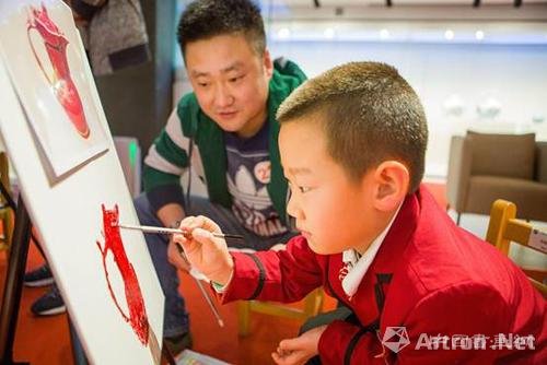 “童画与色彩——油画名家面对面”大得珍藏馆亲子写生之旅在京启幕