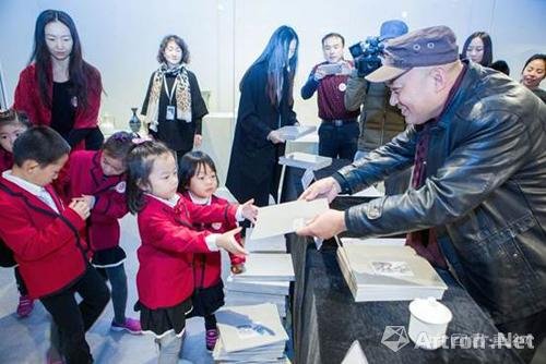 “童画与色彩——油画名家面对面”大得珍藏馆亲子写生之旅在京启幕
