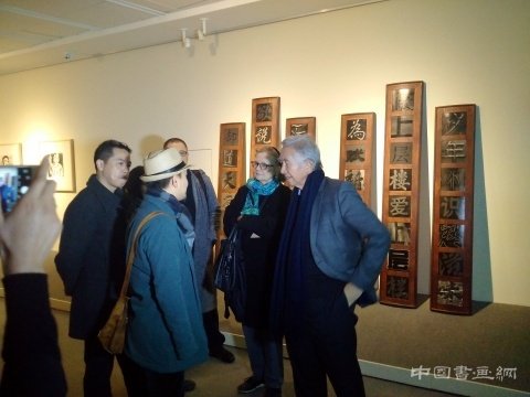 展览现场,策展人陈航峰(左一)、刘太格(右一)
在周浦,为了傅雷的一次当代艺术实验