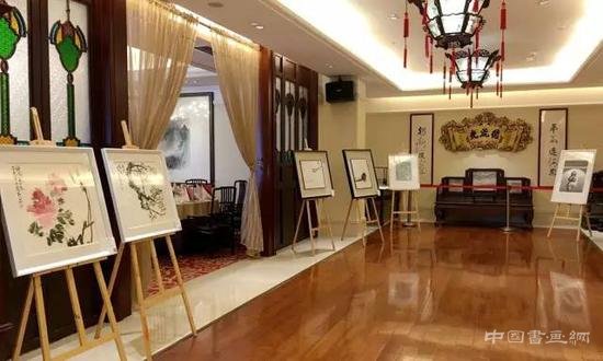 南方文交所携《版画经典》助力公益