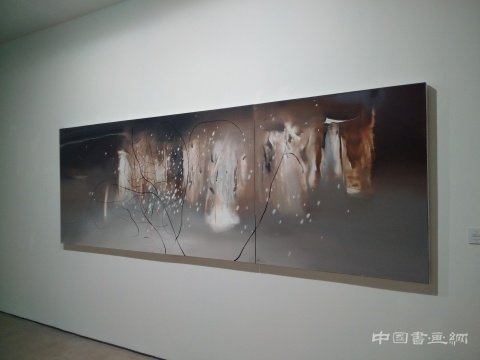 《窅然飘萦》(二联) 120×240cm+120×120cm 布面油画 2015
“浮光·浮生——许东生个展”在今日美术馆2号馆2层开幕