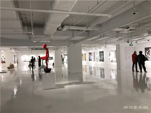 扫一扫当代艺术展在山水美术馆开幕