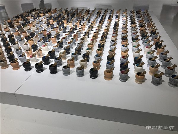 扫一扫当代艺术展在山水美术馆开幕
