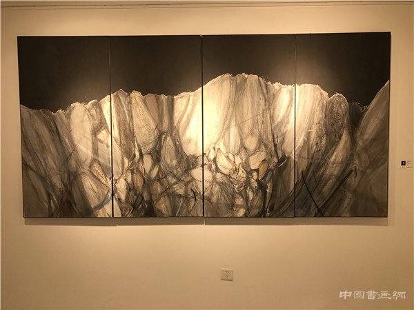 扫一扫当代艺术展在山水美术馆开幕