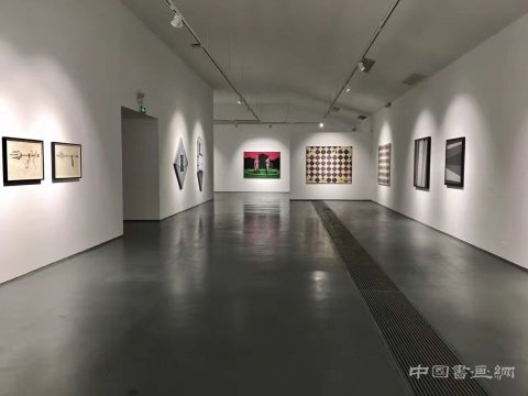 蜂巢当代艺术中心本年度年终特展“车马之行”
日高车马隔尘行 蜂巢当代艺术中心年终特展”车马之行“开幕