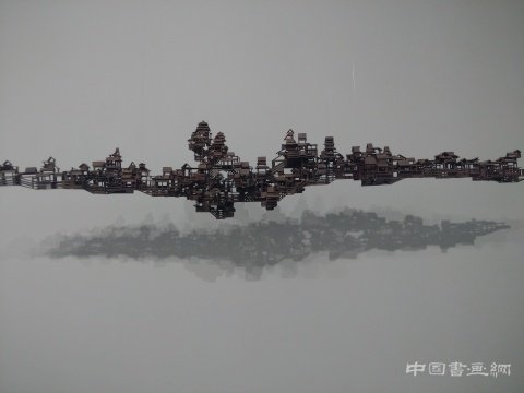 丁浩 《浮城》 50×50×245cm 2013
成当代艺术中心,以“格物”之名的三人展