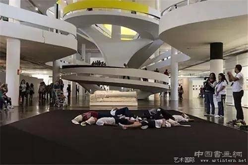 双年展，有时候就像是在看松露猪