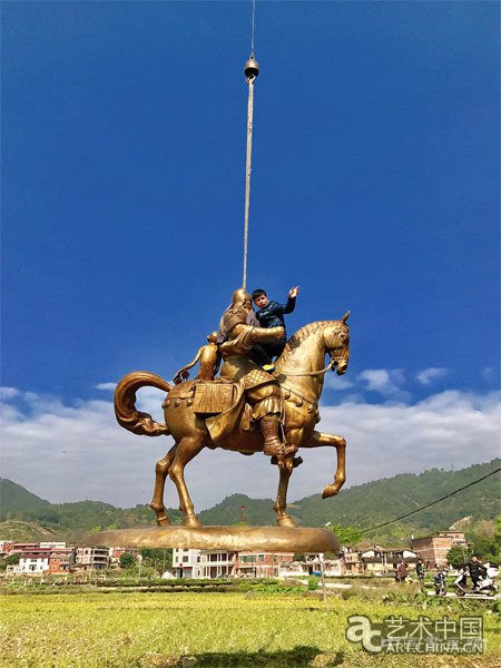 一尊雕像回望百年大爱