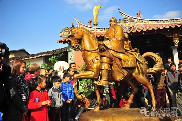 一尊雕像回望百年大爱