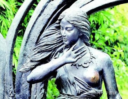 “大禹妻子”频遭袭胸 不能完全怪游客
