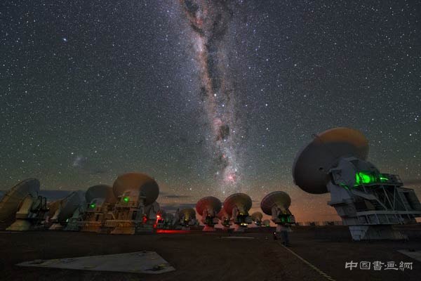 科学家完成给黑洞拍照 会像《星际穿越》中那样吗