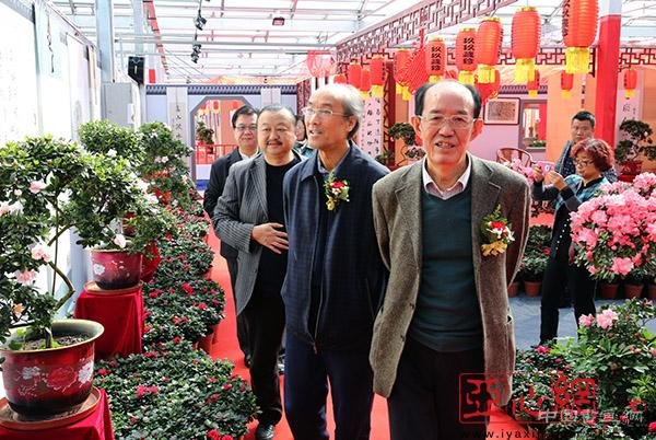 “新疆作家书画院第三届书画展与乌鲁木齐首届杜鹃花展”在乌鲁木齐植物园开