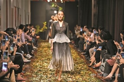 莨绸文化生态艺术展助力深圳设计周