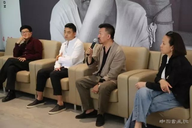 “我们这一代: 历史的语境与肖像”肖全摄影作品展开幕