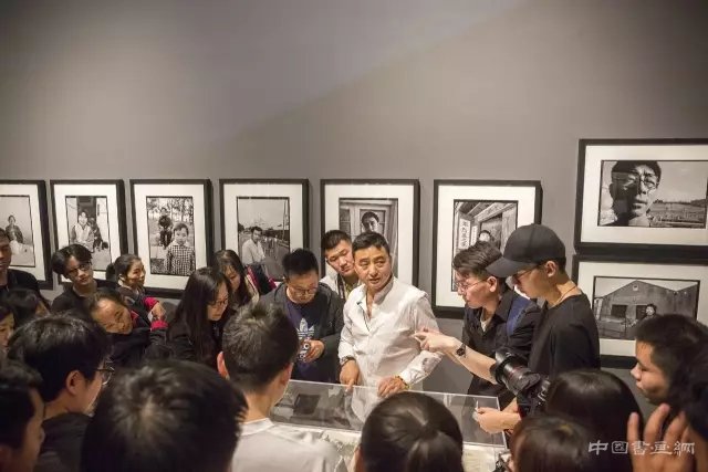 “我们这一代: 历史的语境与肖像”肖全摄影作品展开幕