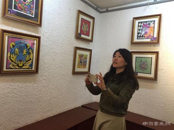 师生绘画作品展亮相拉萨市根敦群佩艺术沙龙