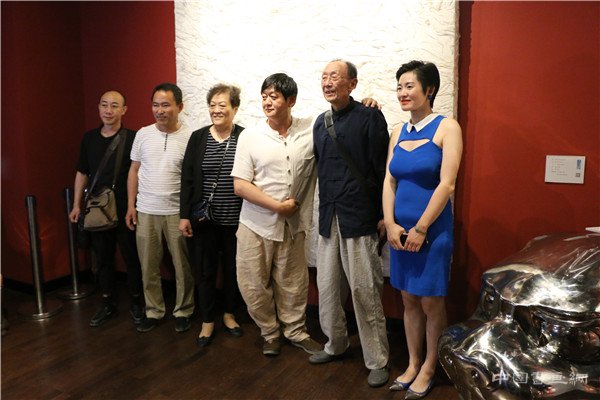 “凹凸丹青—胡又笨新作展”在北京陶然天艺术沙龙举行
