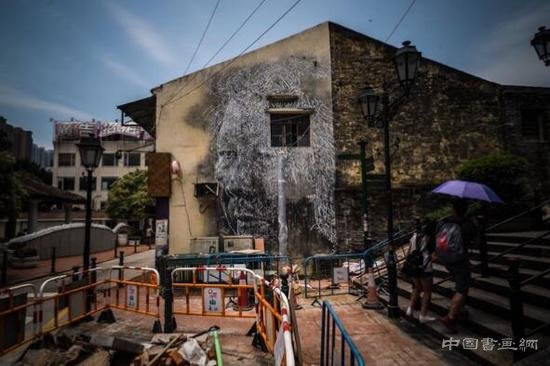 亚历山大·法图 (Vhils) 首次个展即将在北京隆重开幕