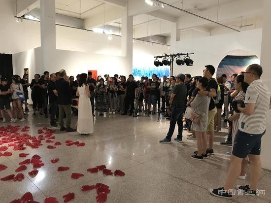 798艺术区“塑料不酷”——影像•摄影•综合艺术展开幕