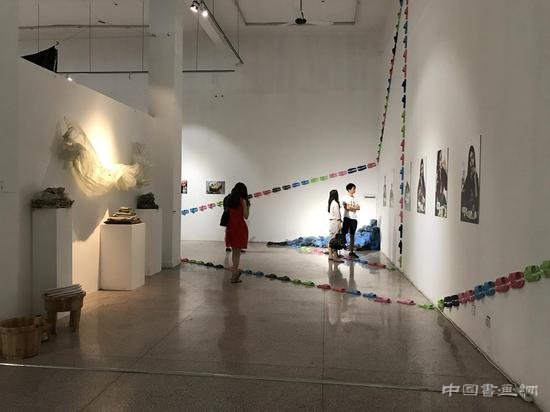 798艺术区“塑料不酷”——影像•摄影•综合艺术展开幕