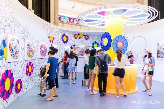 穿越异次元迷宫，邂逅村上隆作品