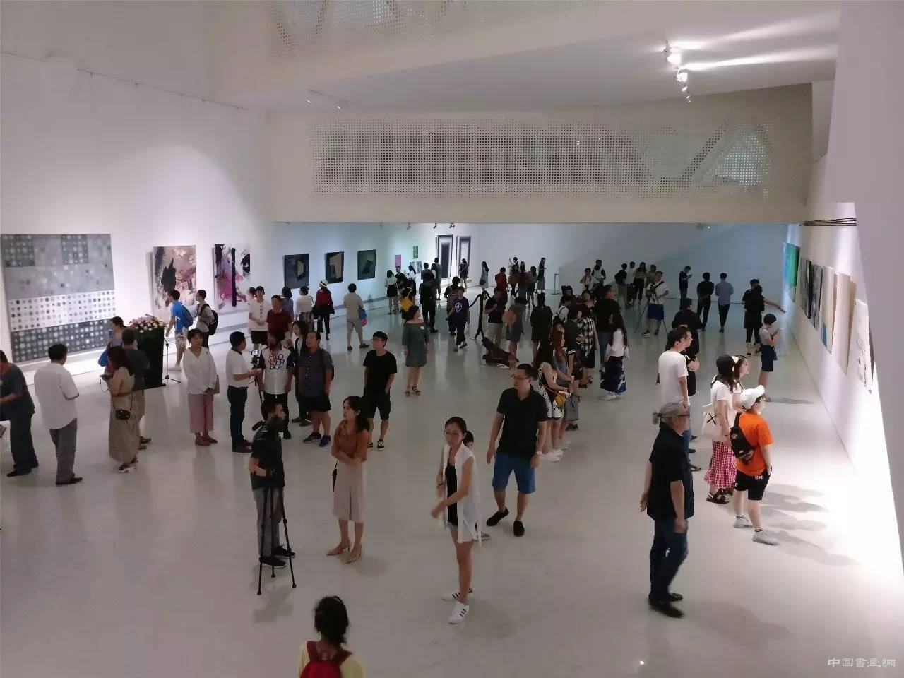  “以抽象的名义——获奖青年艺术家作品展”于北京悦•美术馆开幕