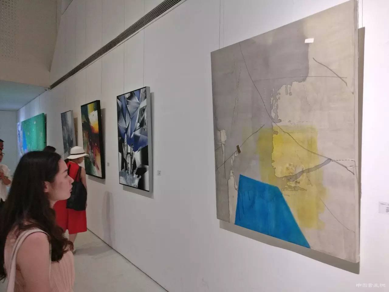  “以抽象的名义——获奖青年艺术家作品展”于北京悦•美术馆开幕